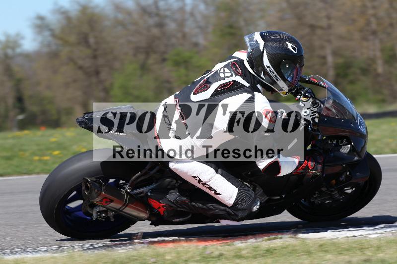 /Archiv-2022/08 17.04.2022 Speer Racing ADR/Gruppe gelb/backside